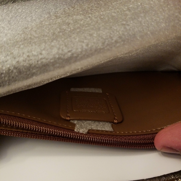 New coach star wars accordion zip wallet r2d2 c3po - Picture 3 of 3